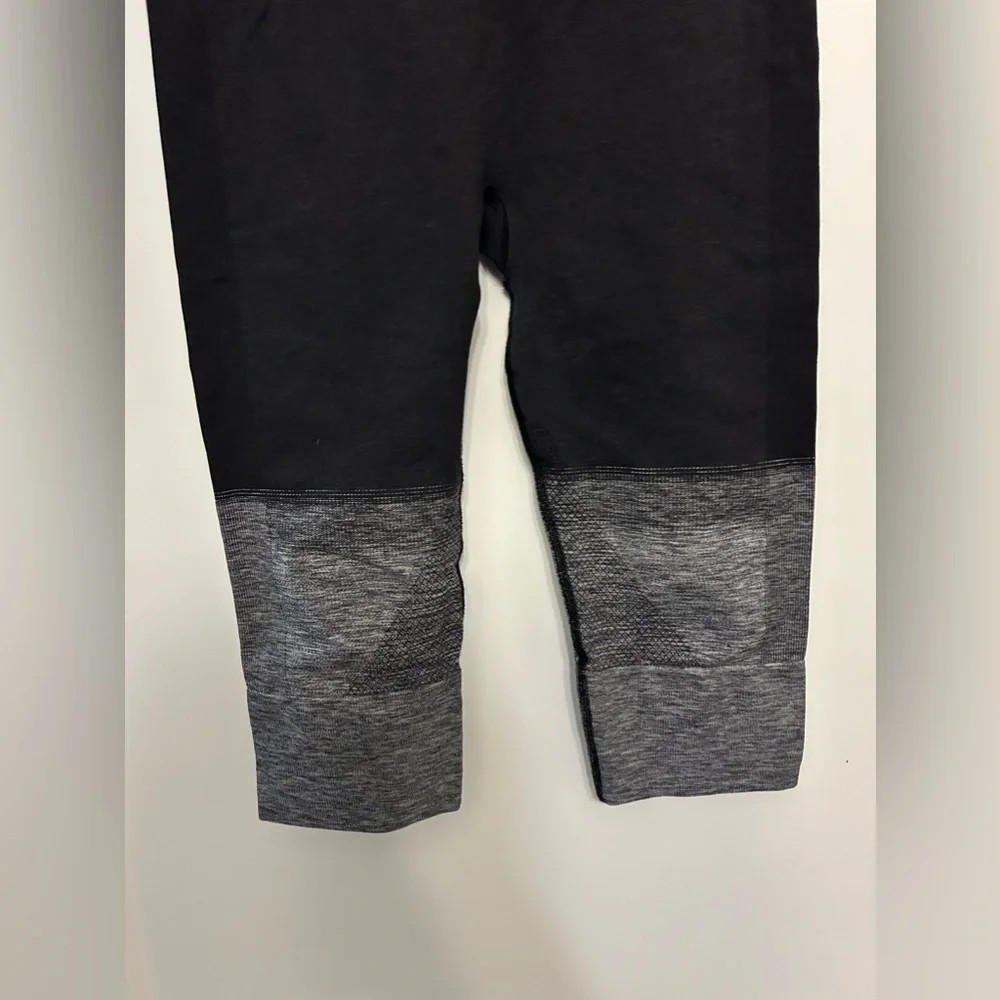 Like New Lululemon Seamlessly Street Crop